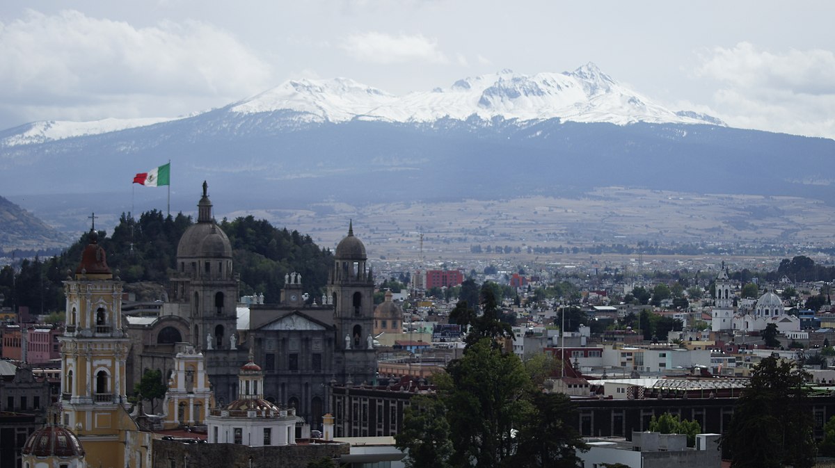 1200px-Toluca_a_los_pies_del_nevado