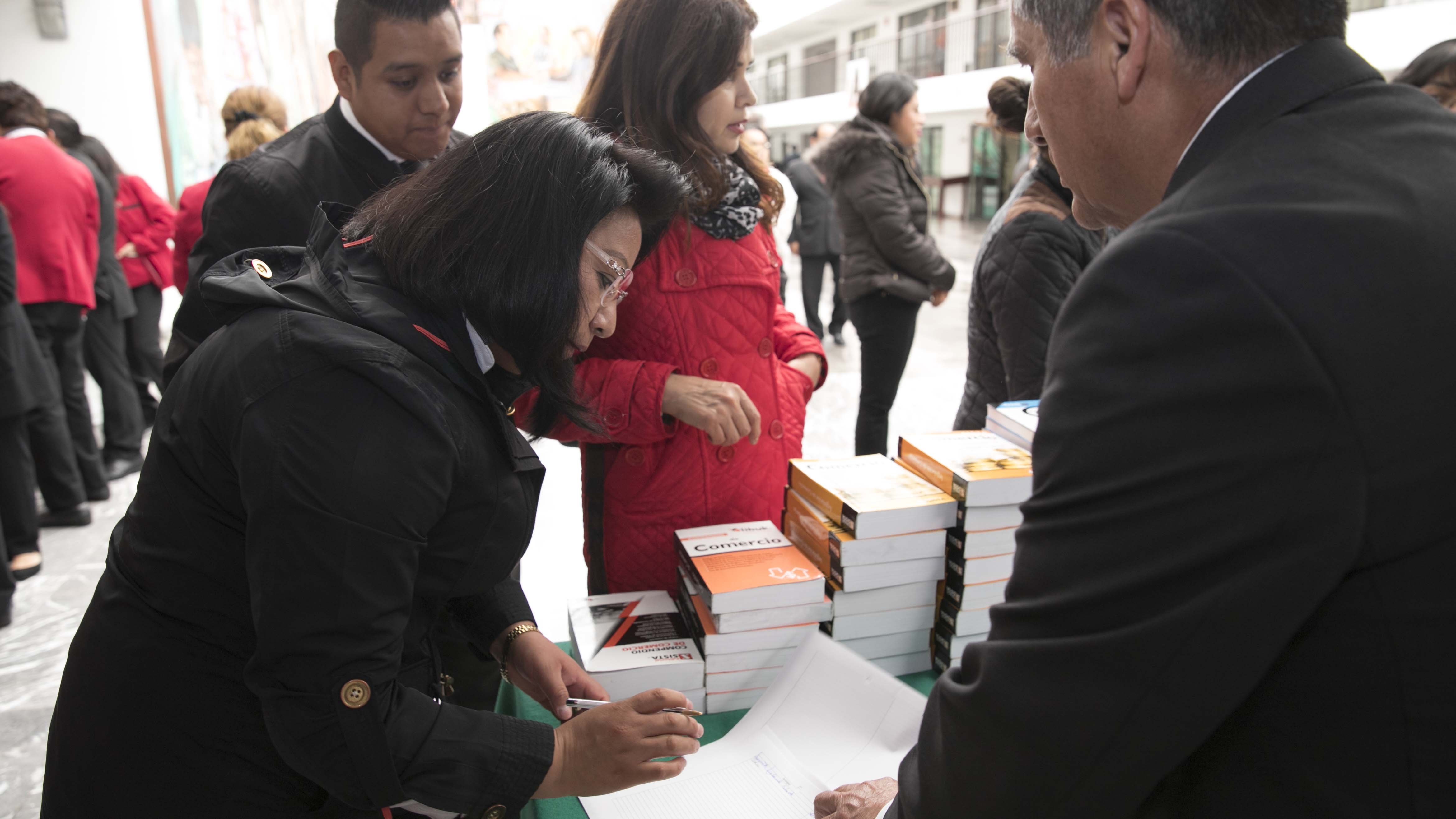 COM PJEDOMEX 180618 FERIA LIBRO (2)